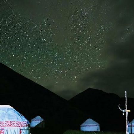 Готель Eco Yurt Camp Arashan Teploklyuchenka Екстер'єр фото