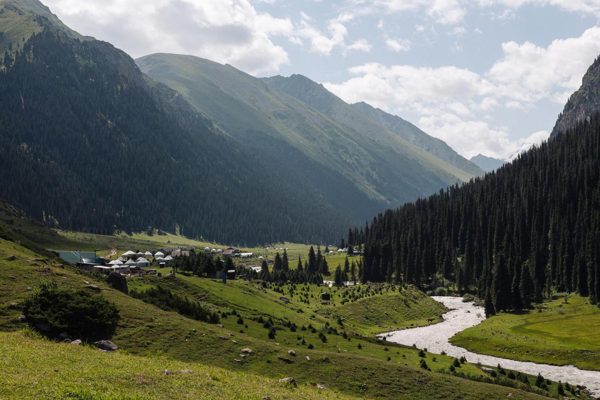 Готель Eco Yurt Camp Arashan Teploklyuchenka Екстер'єр фото