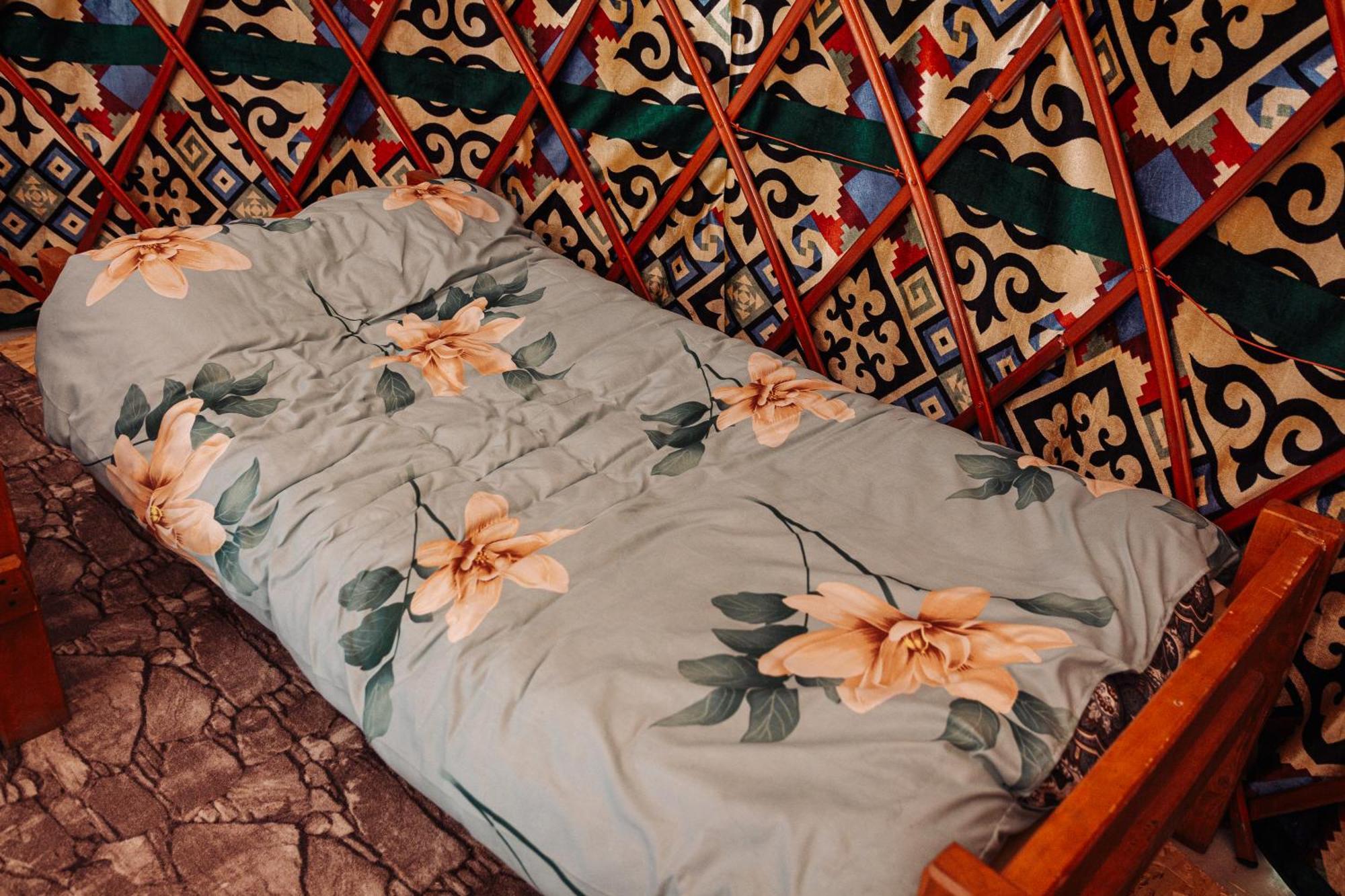 Готель Eco Yurt Camp Arashan Teploklyuchenka Екстер'єр фото