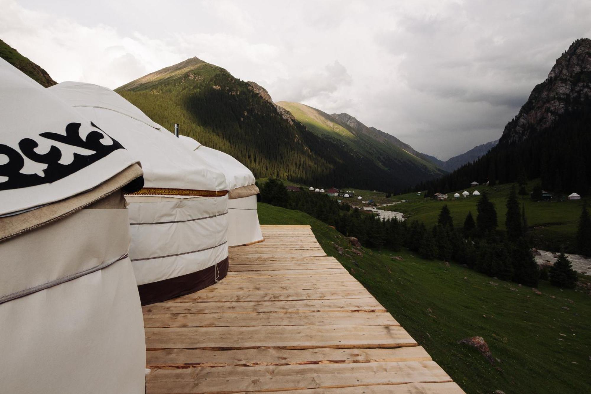 Готель Eco Yurt Camp Arashan Teploklyuchenka Екстер'єр фото