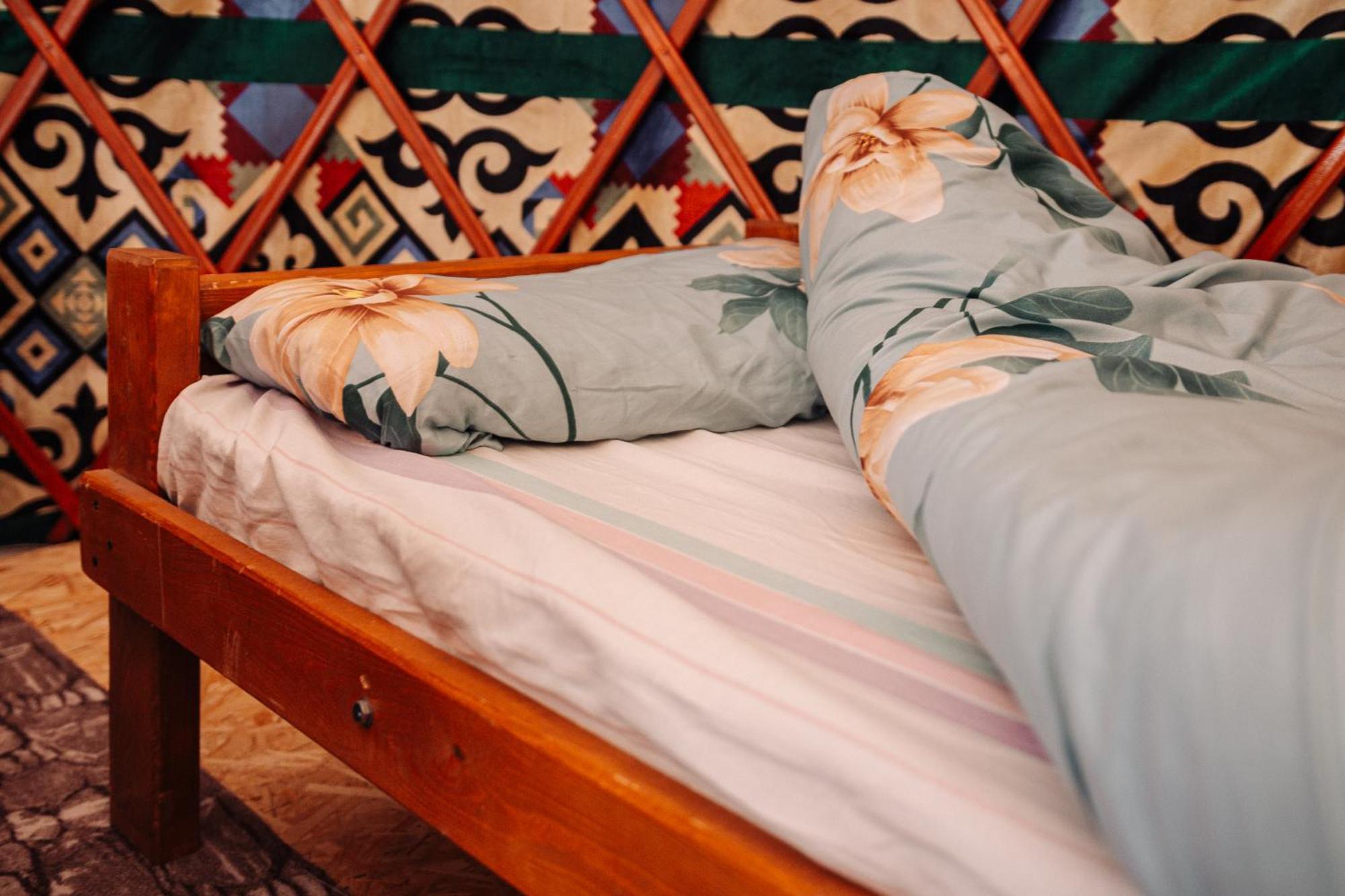 Готель Eco Yurt Camp Arashan Teploklyuchenka Екстер'єр фото