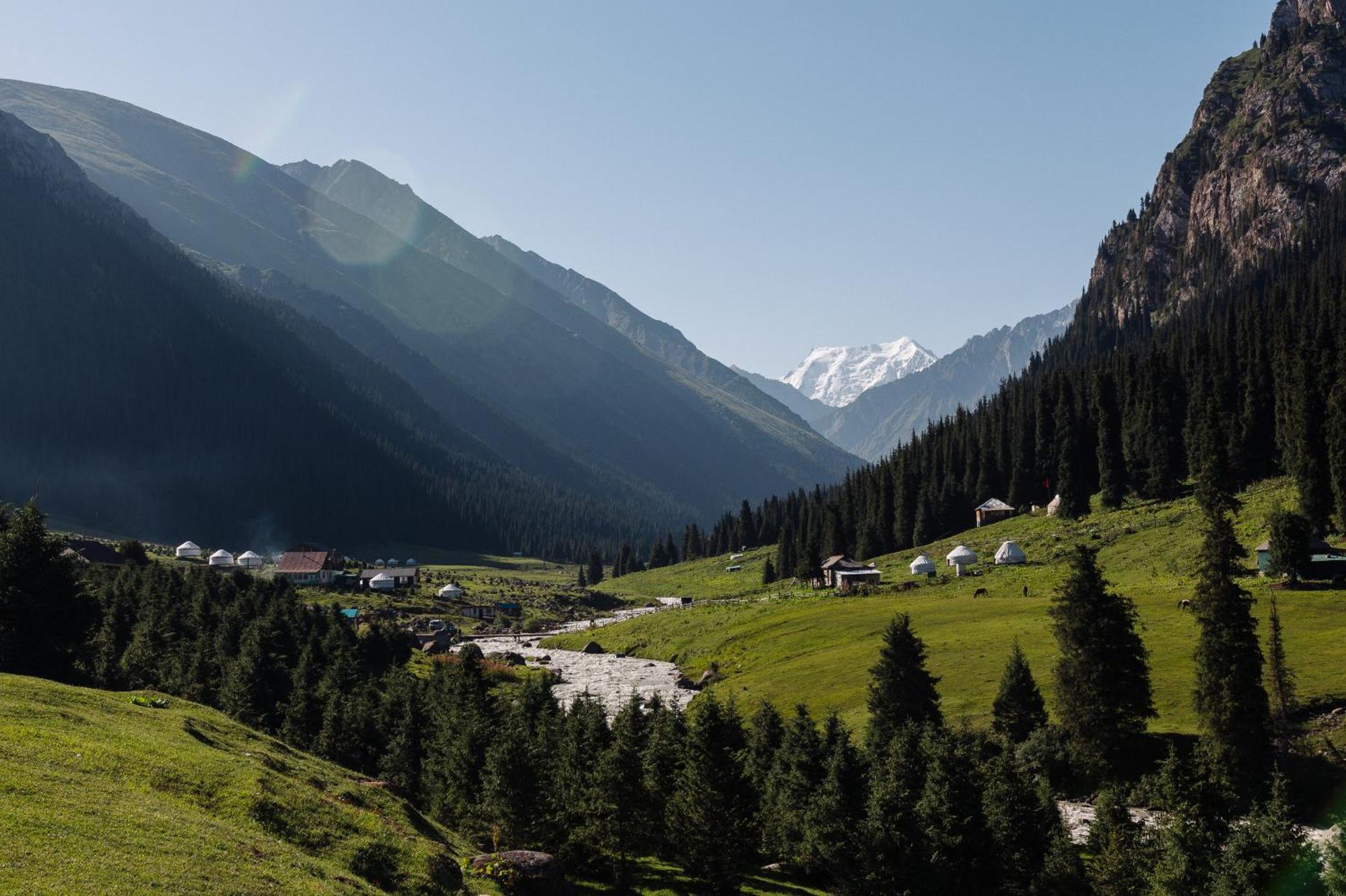 Готель Eco Yurt Camp Arashan Teploklyuchenka Екстер'єр фото