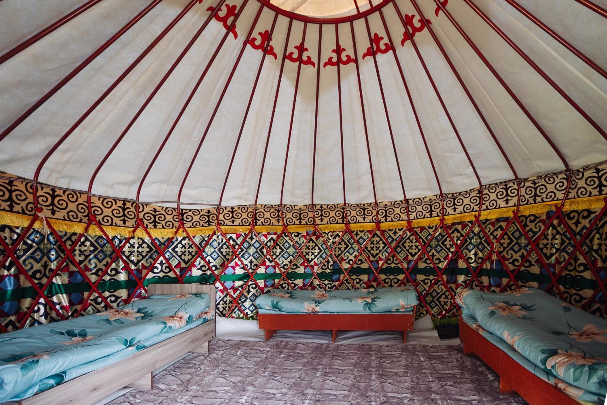 Готель Eco Yurt Camp Arashan Teploklyuchenka Екстер'єр фото