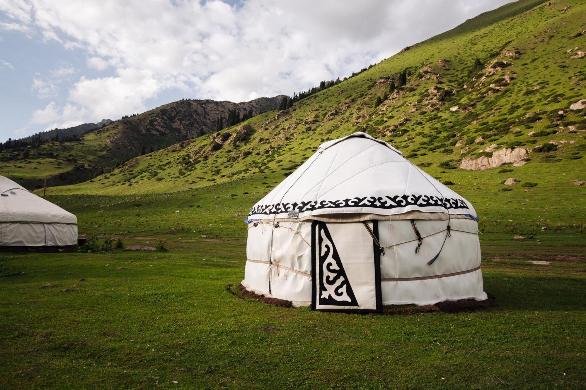 Готель Eco Yurt Camp Arashan Teploklyuchenka Екстер'єр фото