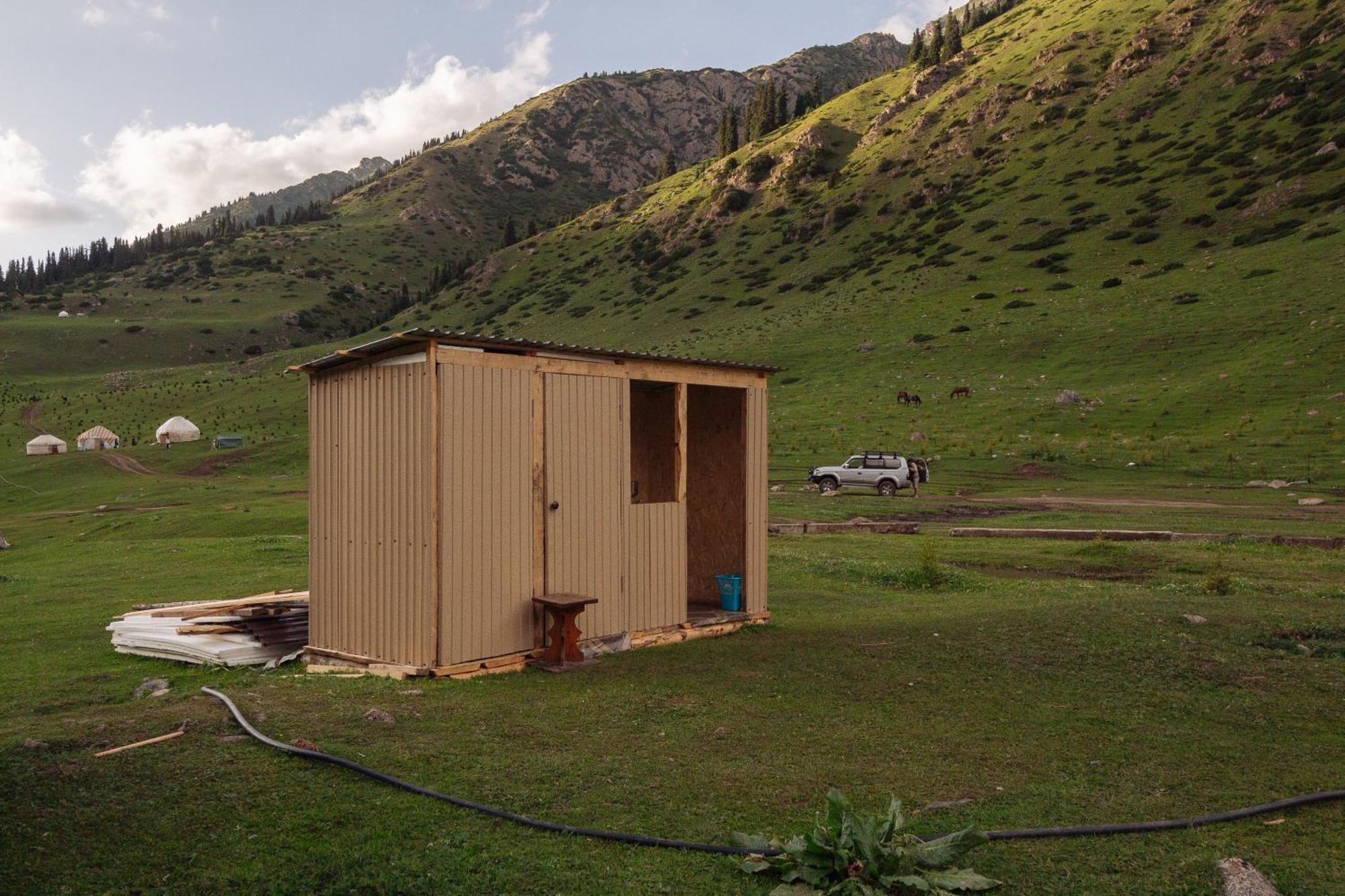 Готель Eco Yurt Camp Arashan Teploklyuchenka Екстер'єр фото