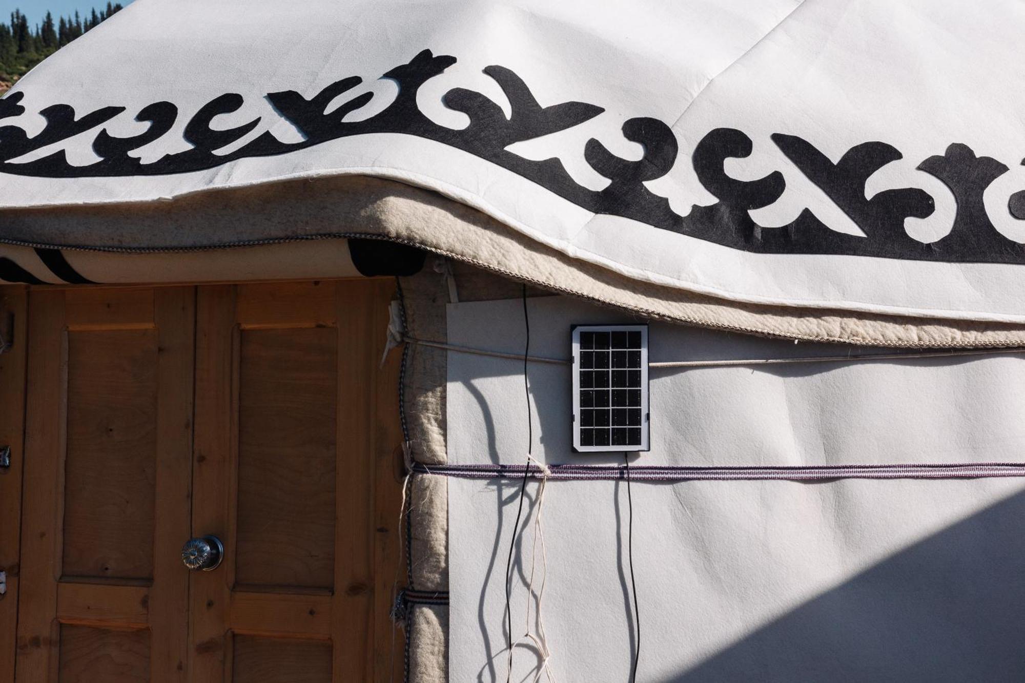 Готель Eco Yurt Camp Arashan Teploklyuchenka Екстер'єр фото