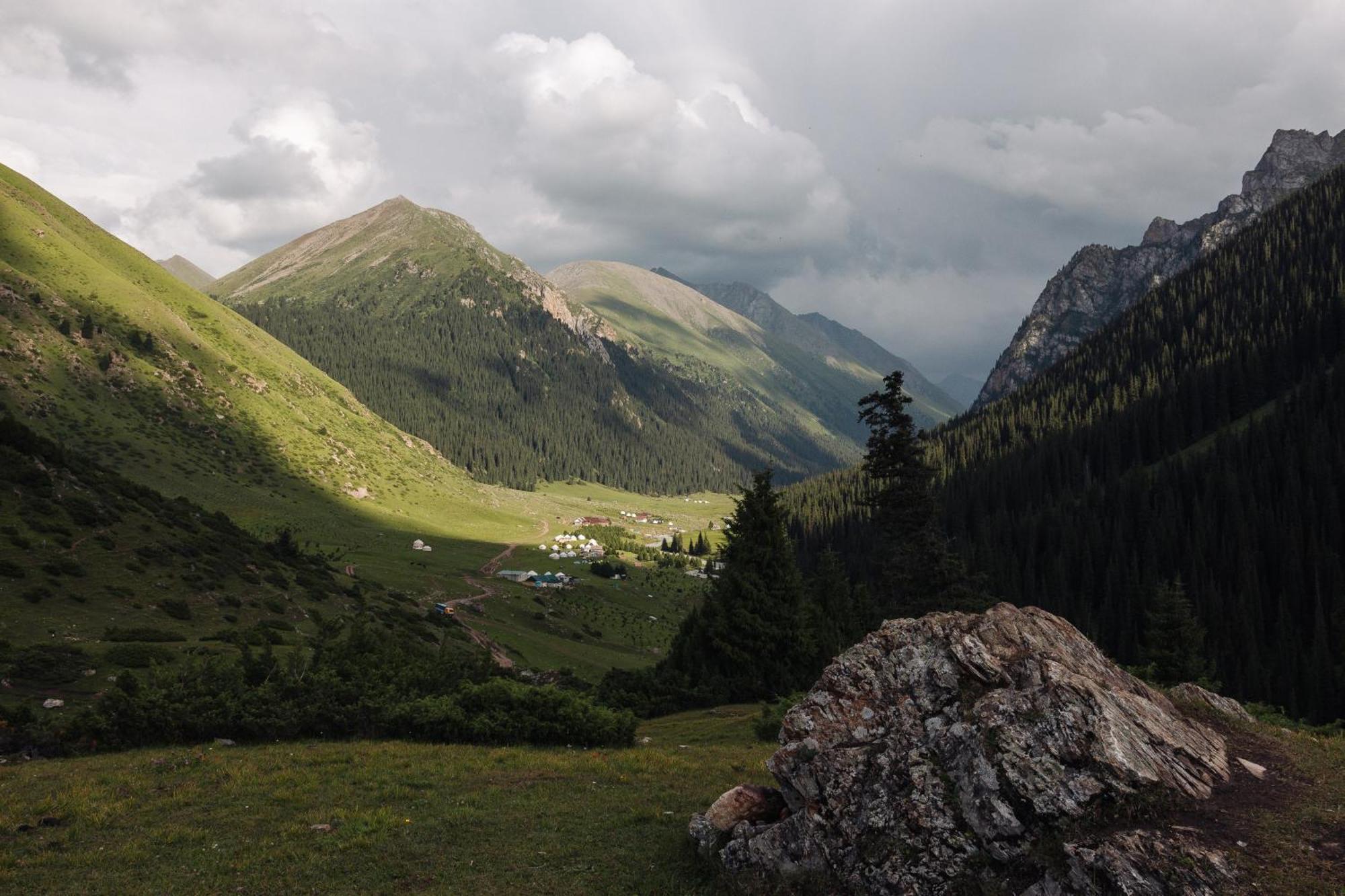 Готель Eco Yurt Camp Arashan Teploklyuchenka Екстер'єр фото