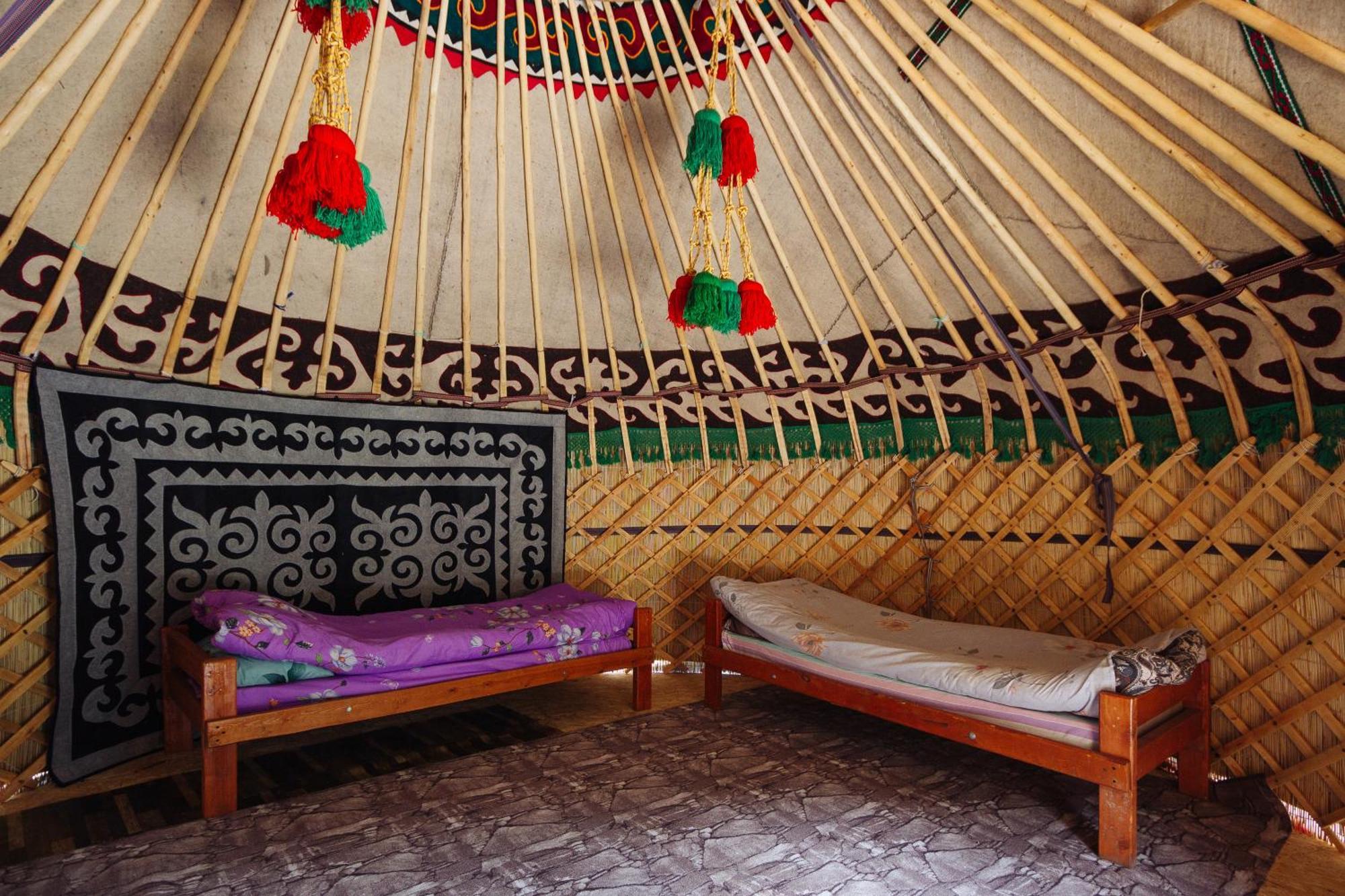 Готель Eco Yurt Camp Arashan Teploklyuchenka Екстер'єр фото